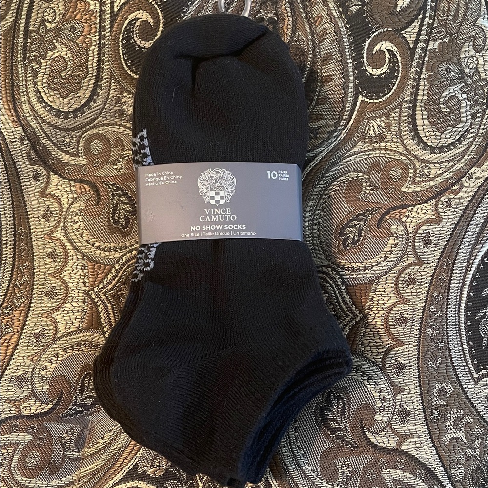 NWT Vince Camuto  NoShow Black Socks -6 pair